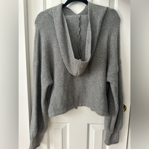 American Eagle Sweater - Picture 3 of 3